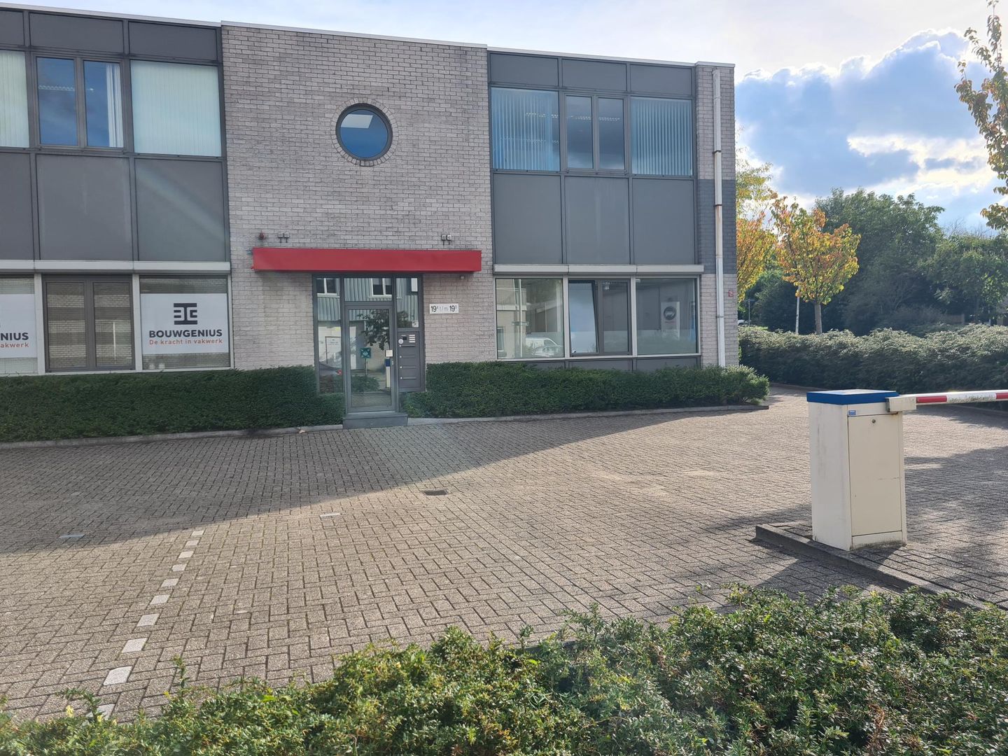 View photo 2 of Frobenstraat 19-21