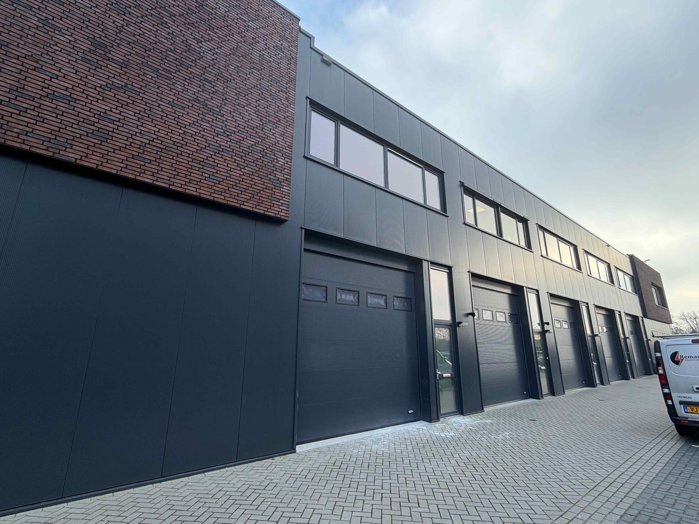 View photo 2 of Huygensstraat 35