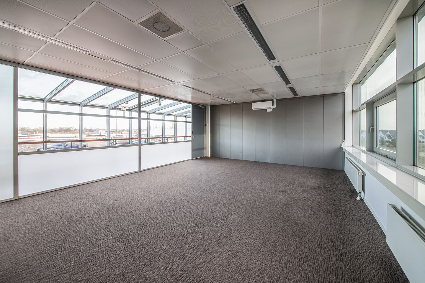 View photo 2 of Tokyostraat