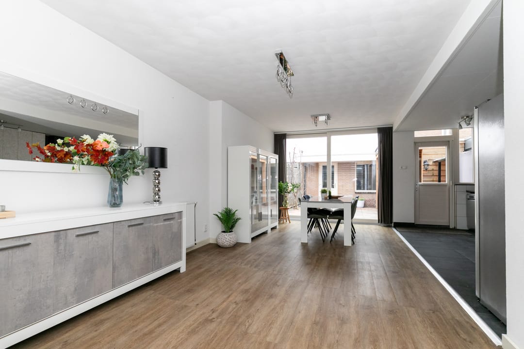 Photo 16 of Molstraat 25