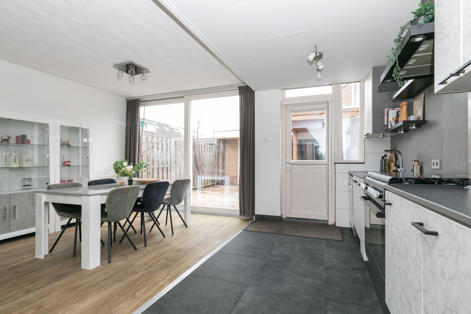 Photo 21 of Molstraat 25