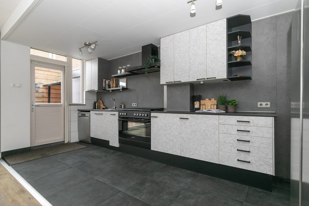 Photo 23 of Molstraat 25