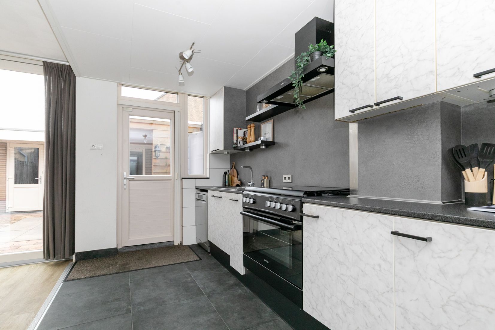 Photo 24 of Molstraat 25