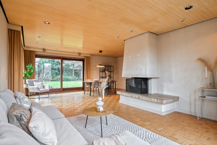 Photo 2 of Meidoornstraat 6