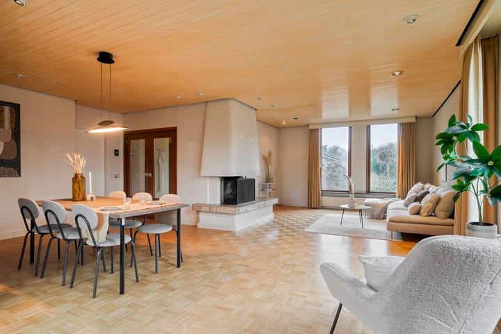 Photo 3 of Meidoornstraat 6