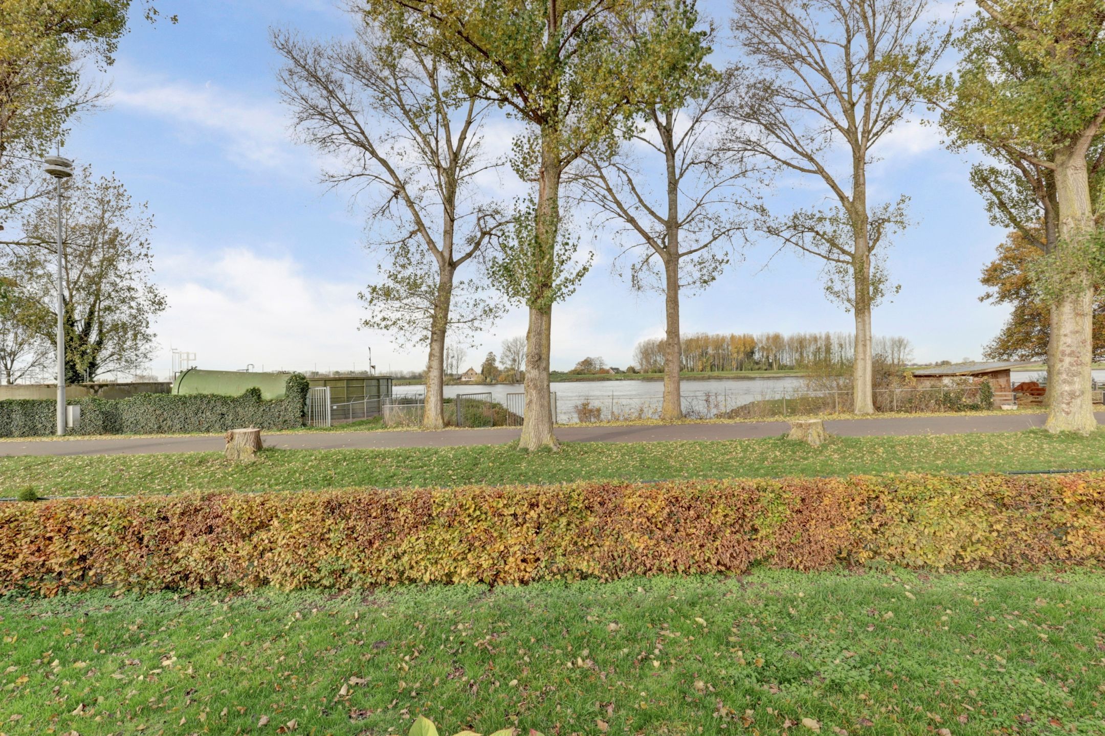 2-bedroom freehold villa in Dordrecht — photo 2 of 5