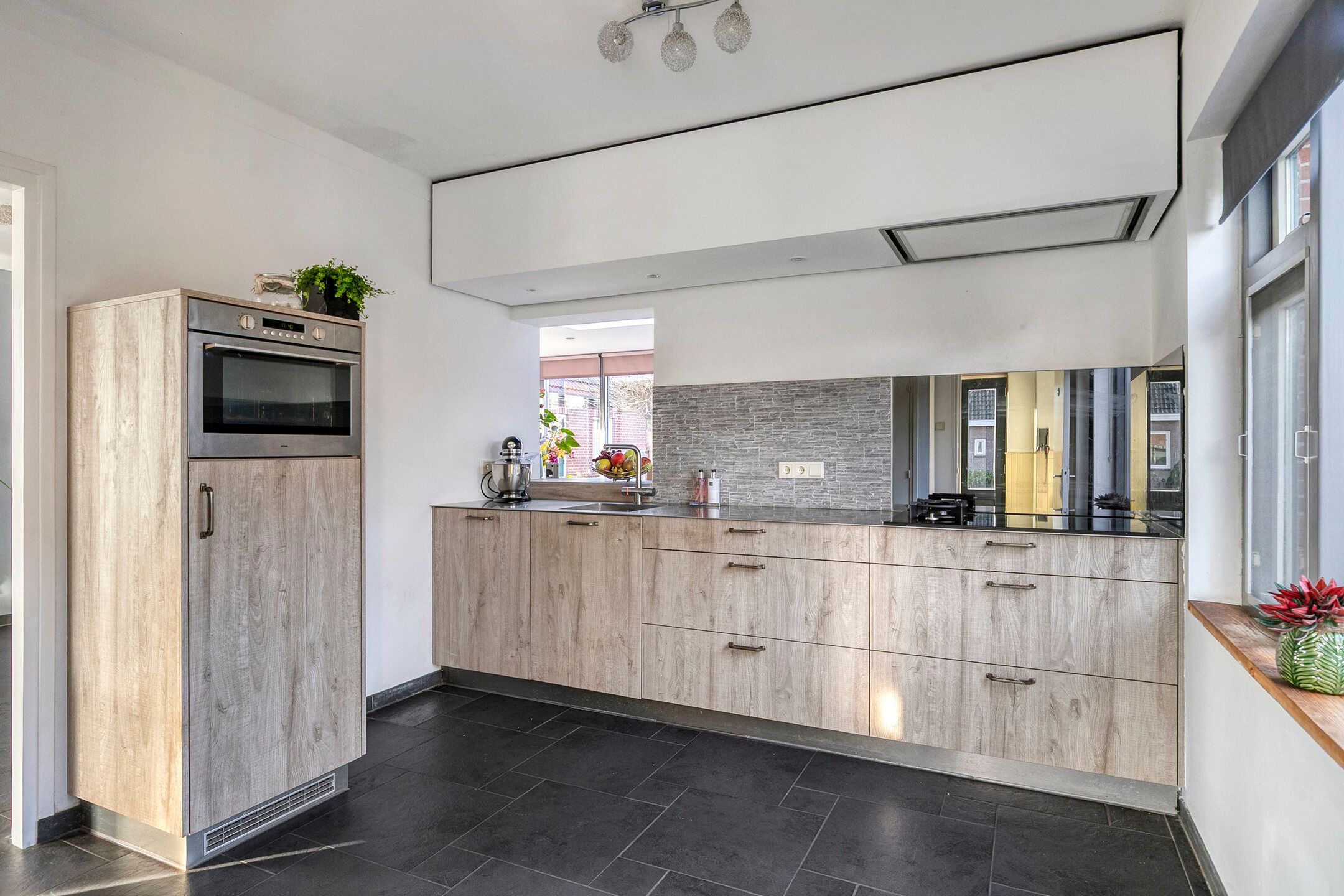 Photo 12 of Heesvenstraat 5