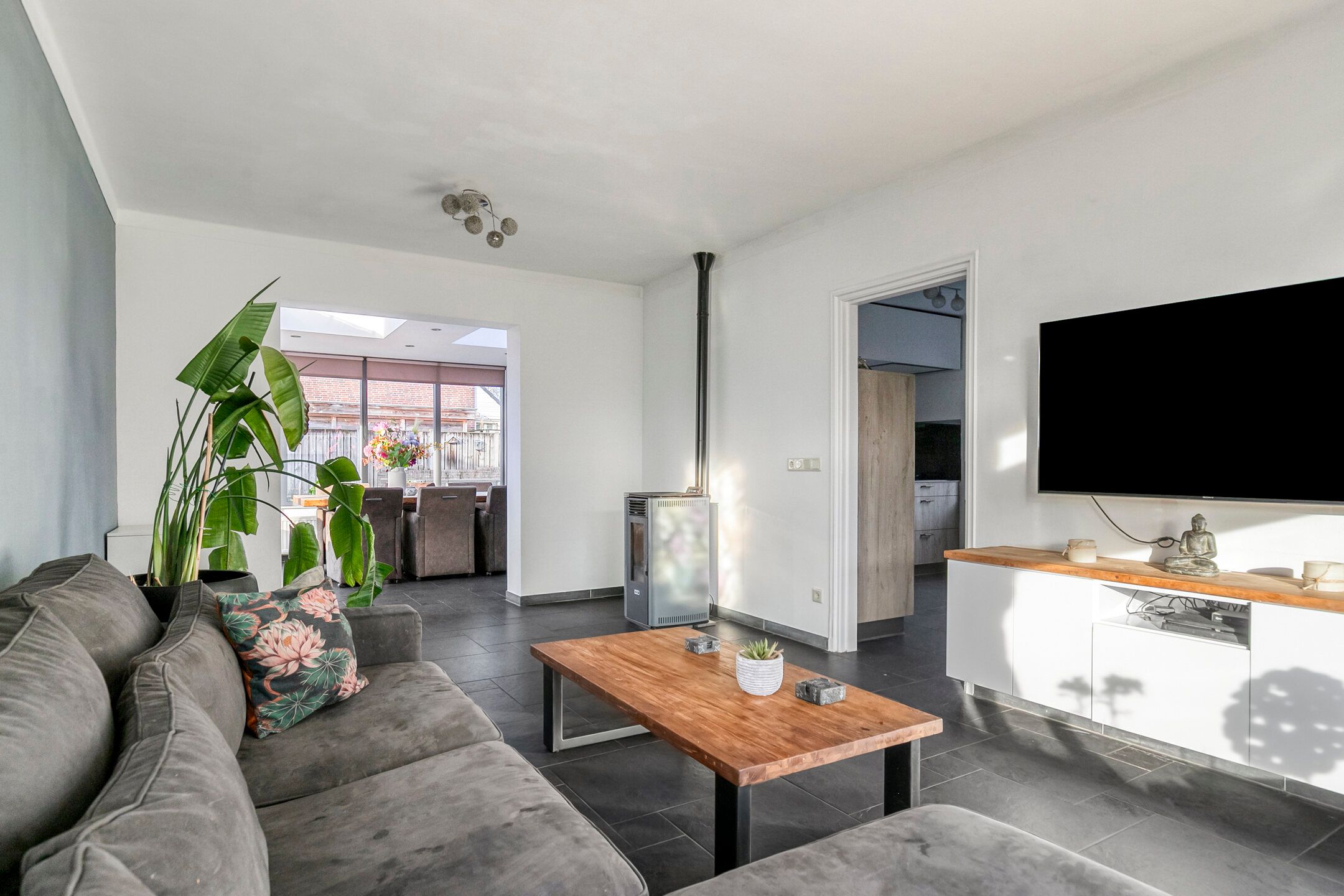 Photo 18 of Heesvenstraat 5