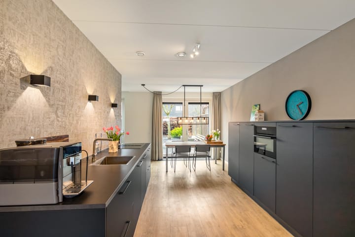 Photo 2 of Broeder Silvesterlaan 11