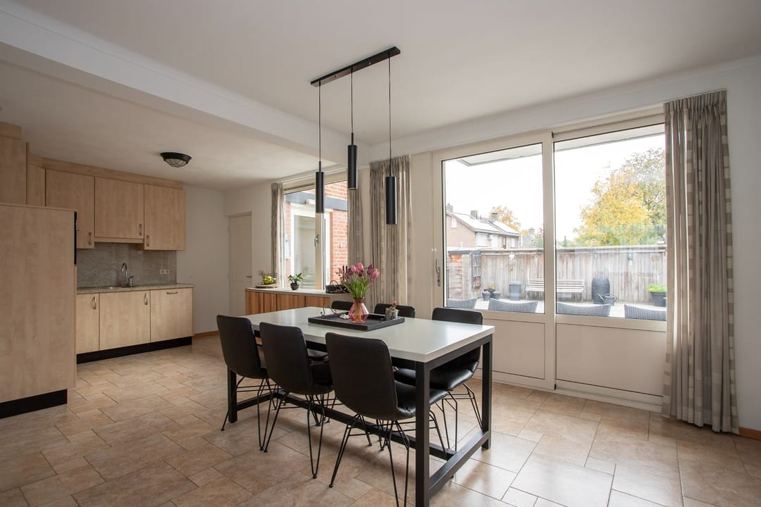 Photo 8 of Dokter Rauppstraat 1-A