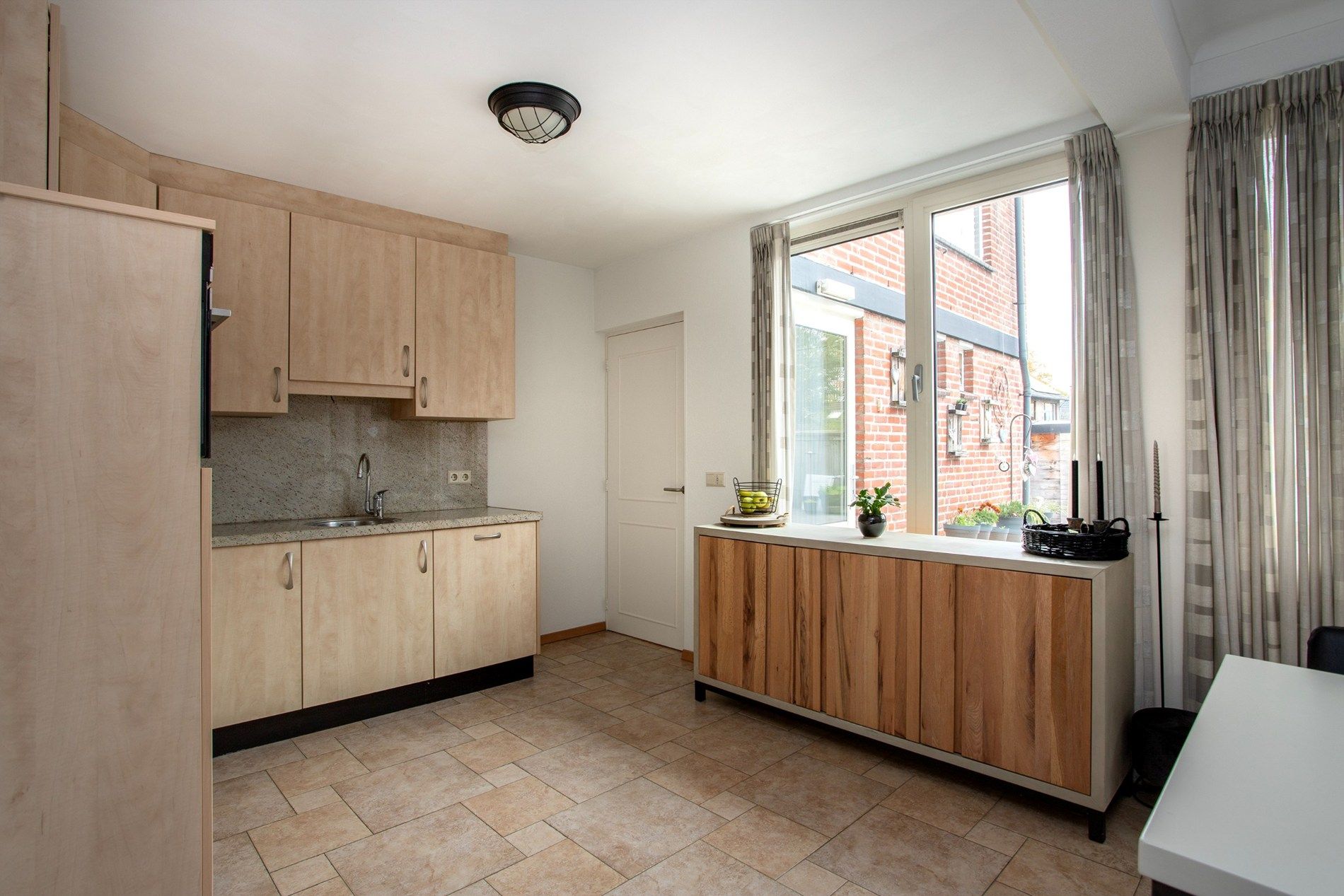 Photo 9 of Dokter Rauppstraat 1-A