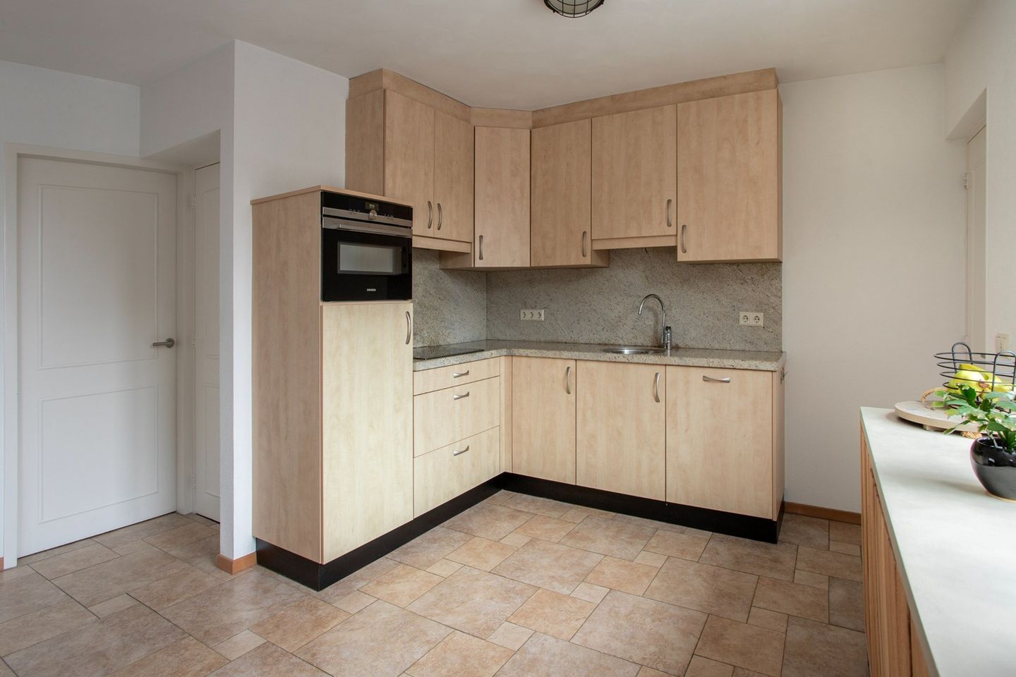 Photo 10 of Dokter Rauppstraat 1-A