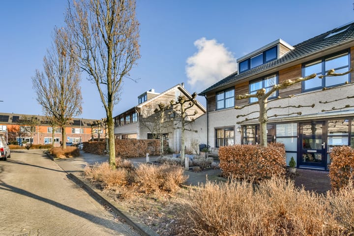 Photo 2 of Kroeskarperlaan 94