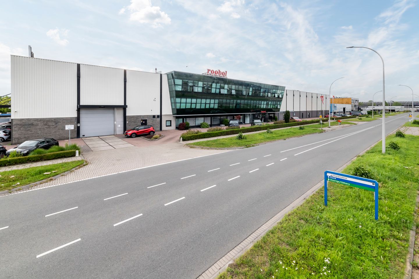 View photo 3 of Donk 3