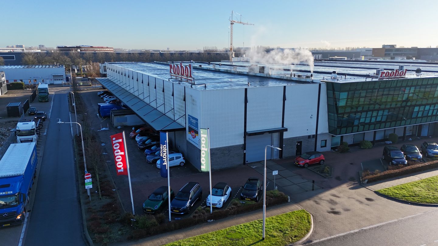 View photo 4 of Donk 3