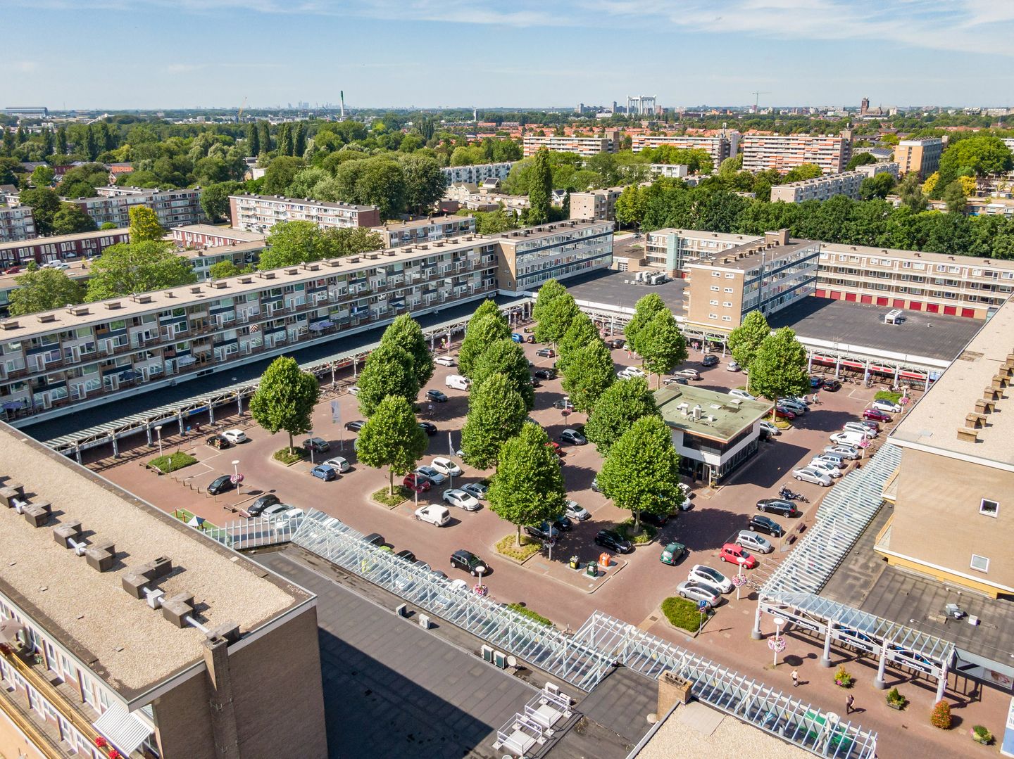 Bekijk foto 2 van Van Oldenbarneveltplein 73