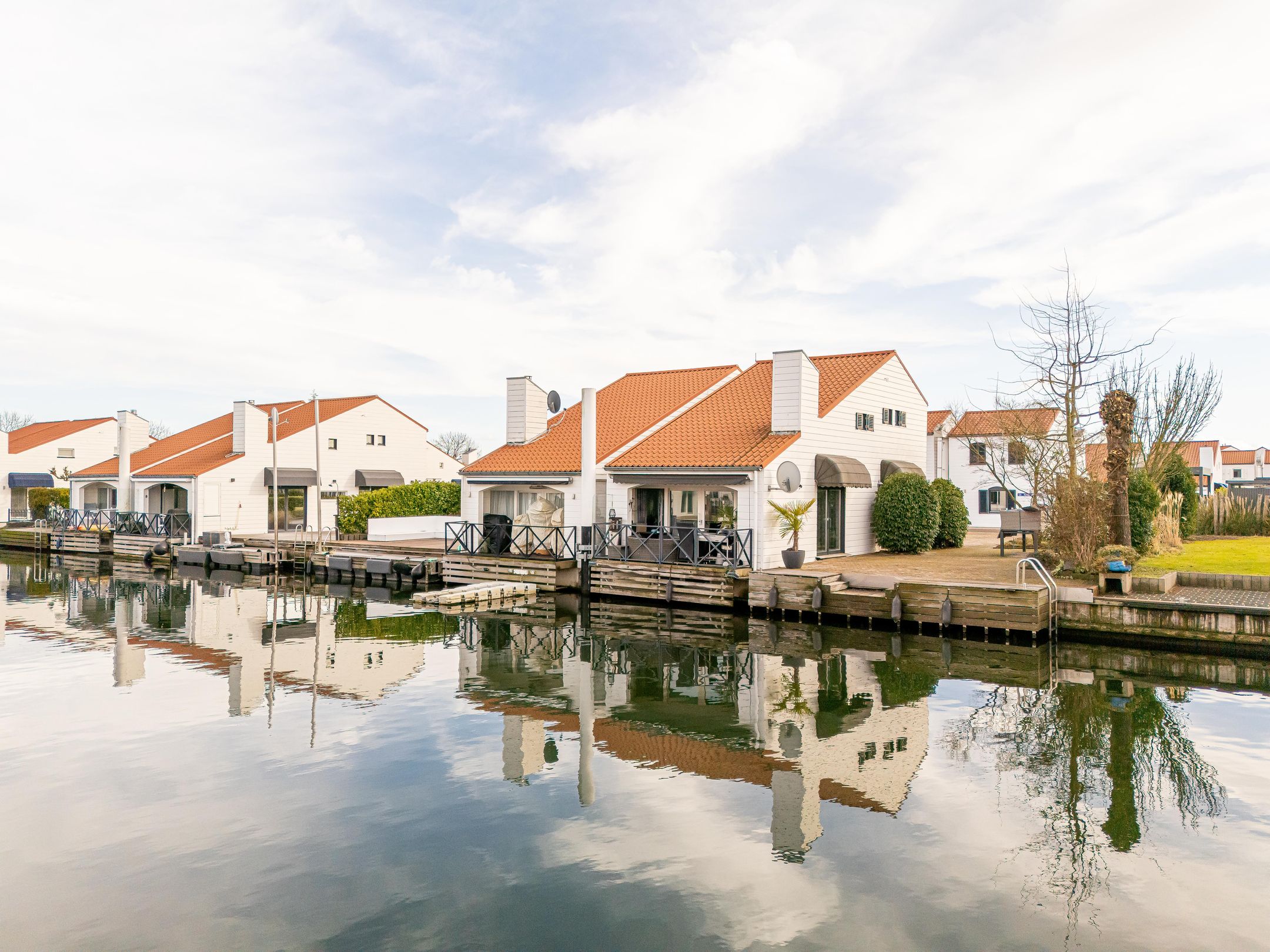 2-bedroom freehold villa in Roermond — photo 1 of 5