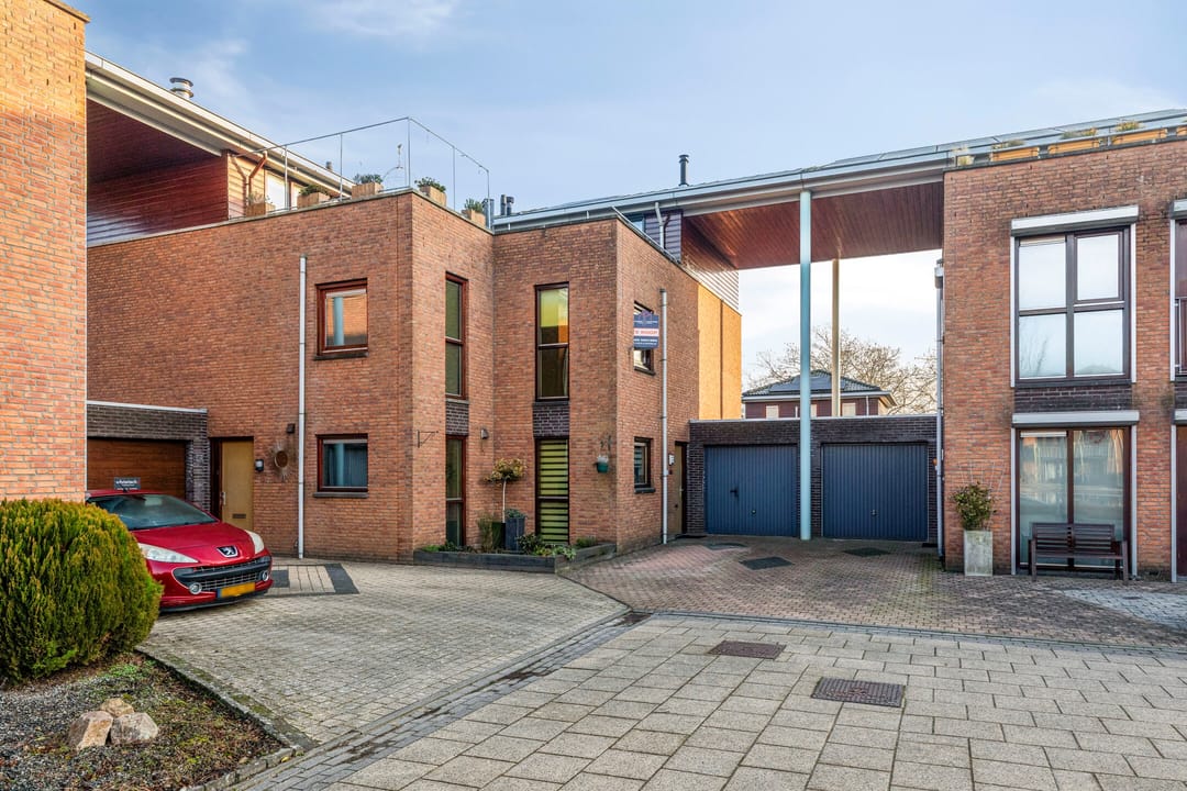 Photo 1 of Okkernoot 12