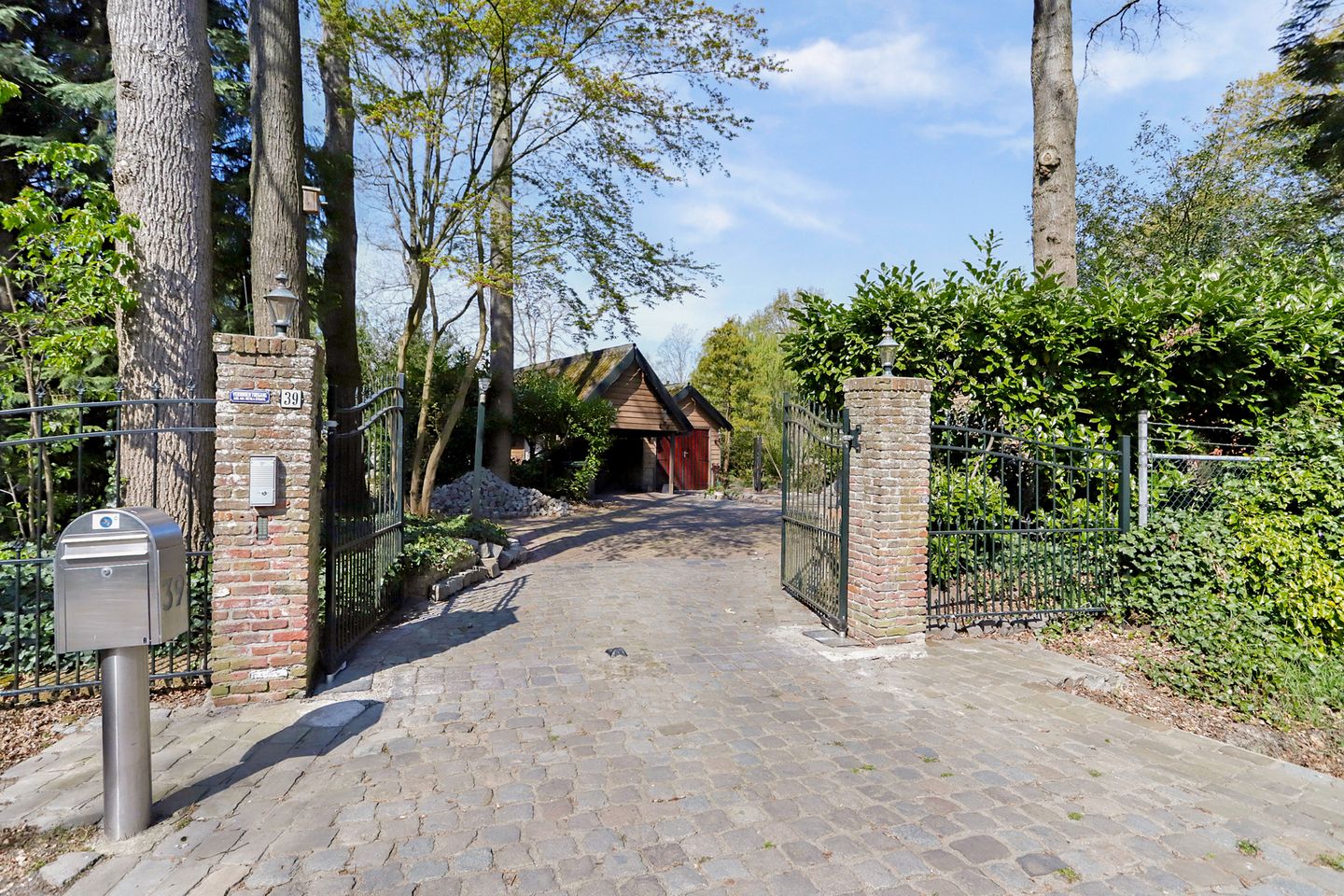 Photo 4 of Bredaseweg 39