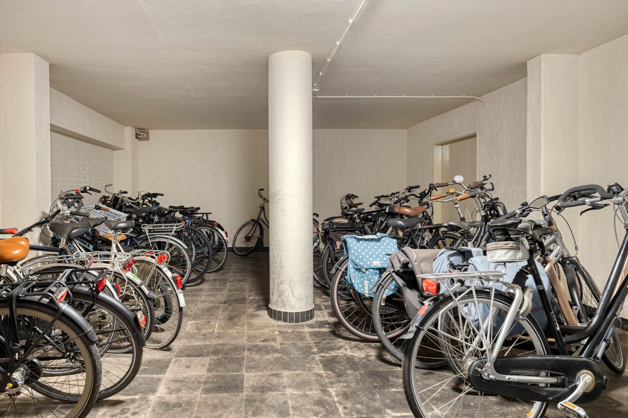 Photo 27 of Aert van Neslaan 610