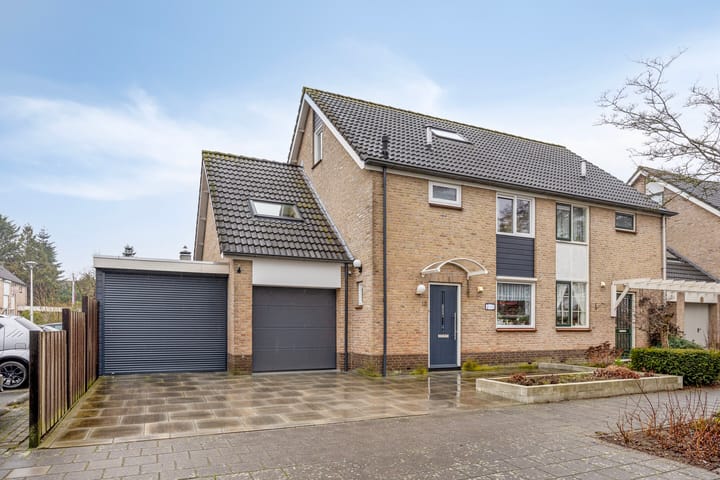 Burg. Korstanjestraat 13