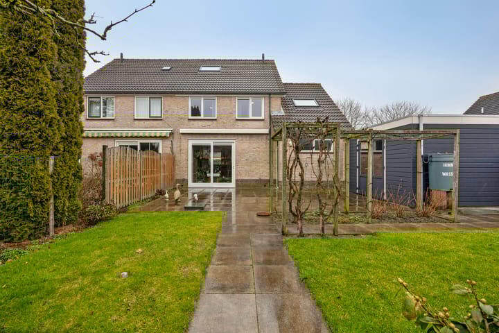 Foto 2 van Burg. Korstanjestraat 13