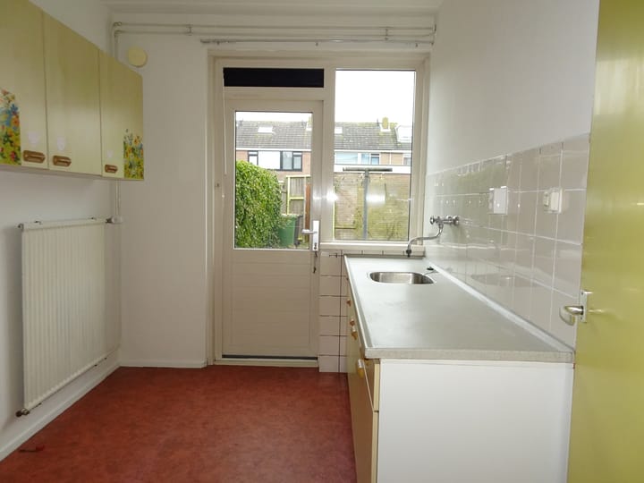 Photo 13 of Julianastraat 8