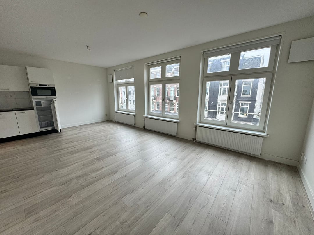 Photo 1 of Middenweg 9-2