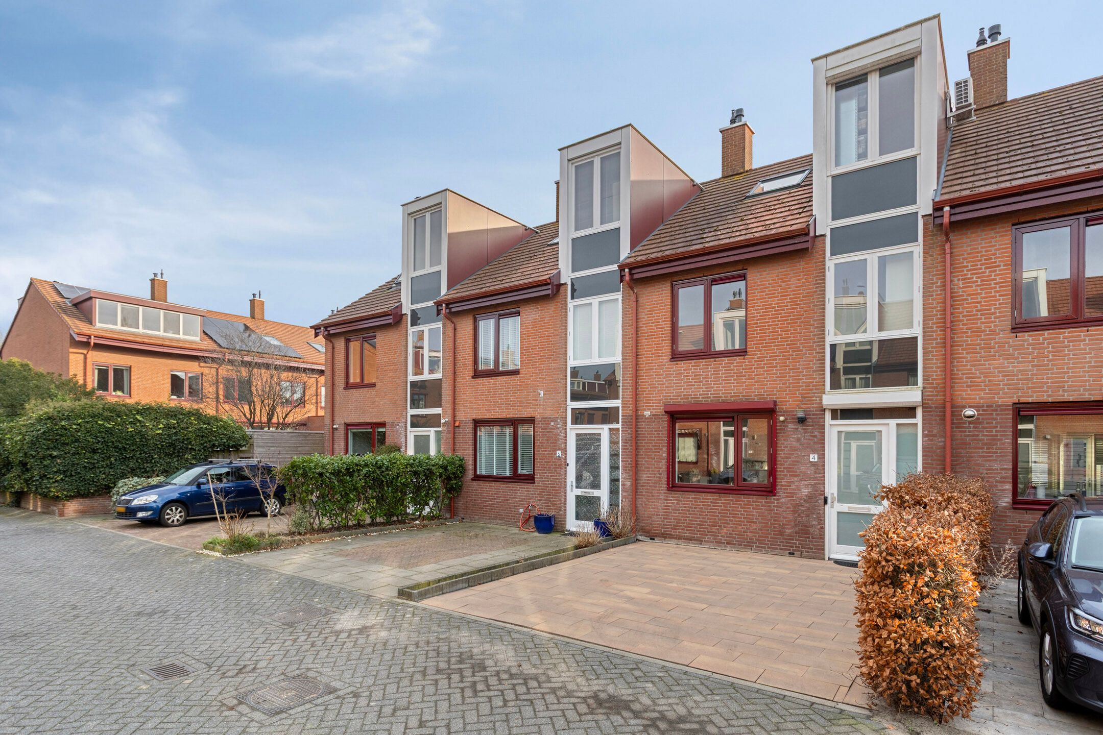 Photo 6 of De Does 4