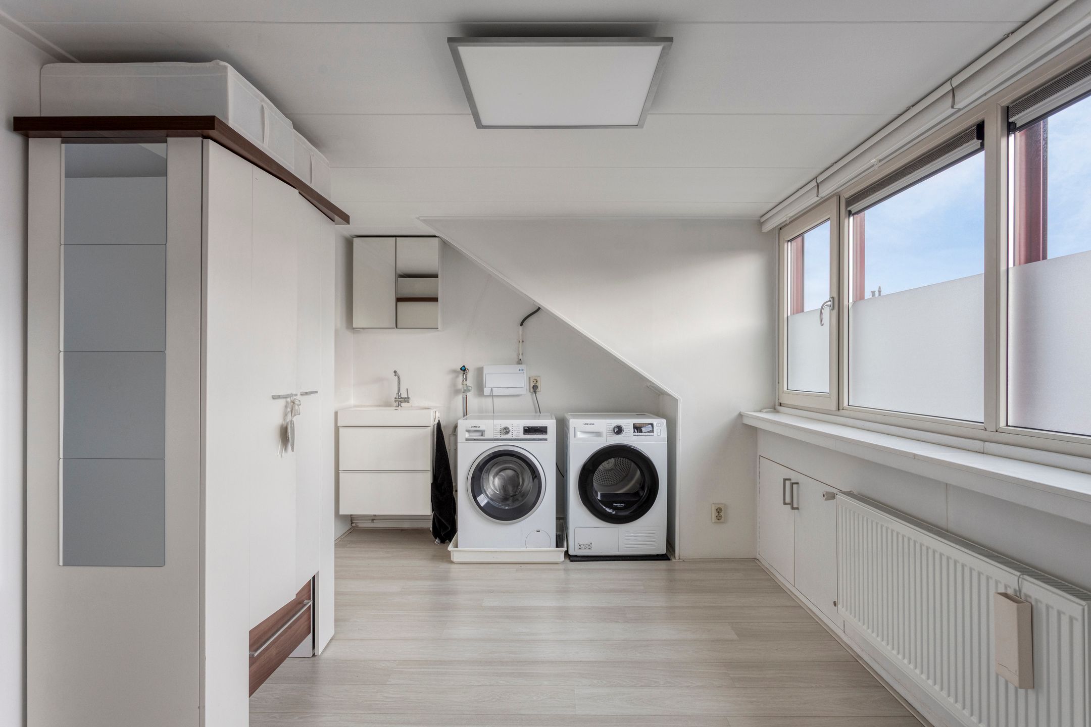 Photo 27 of De Does 4