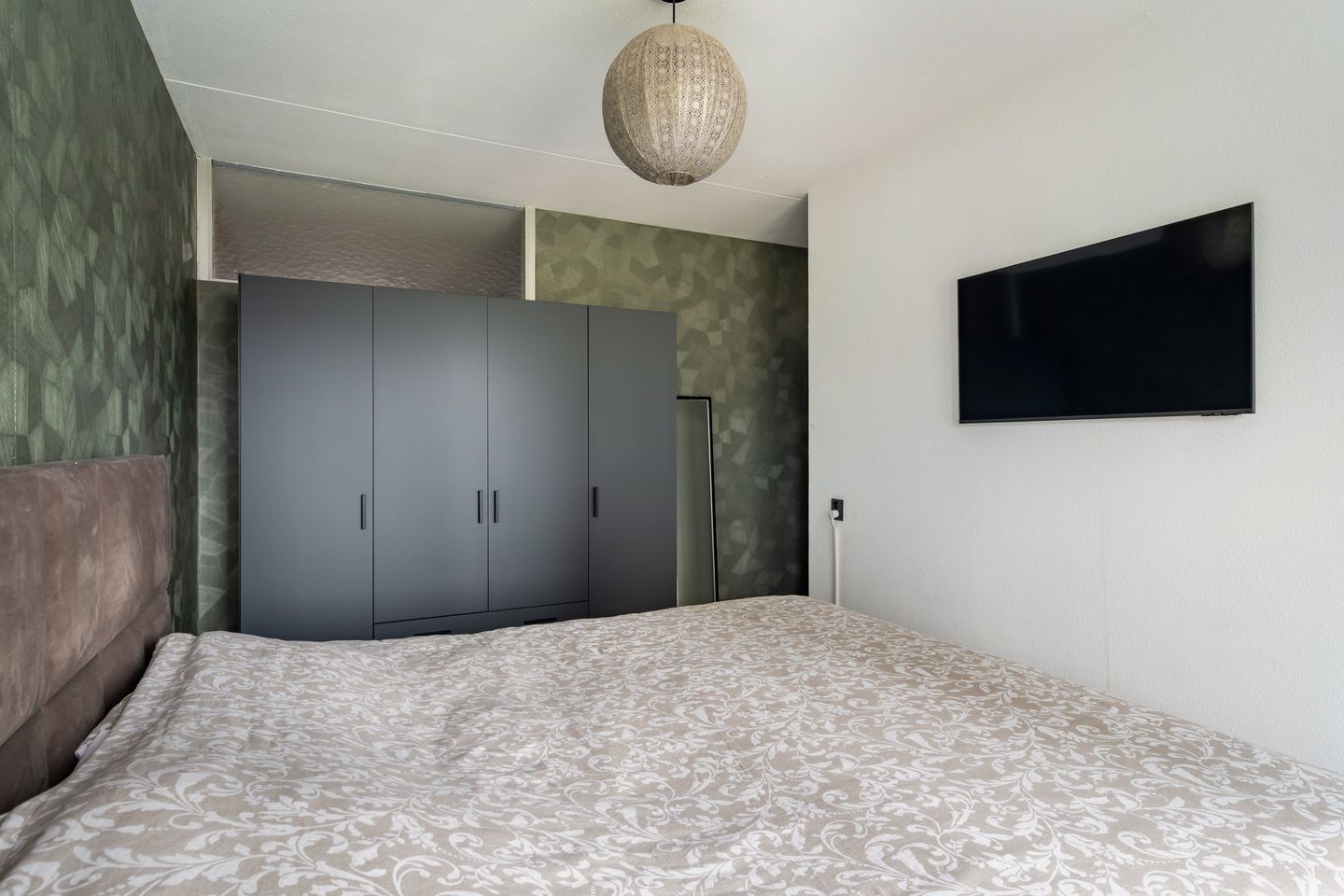 Photo 29 of Sir Winston Churchillln 839