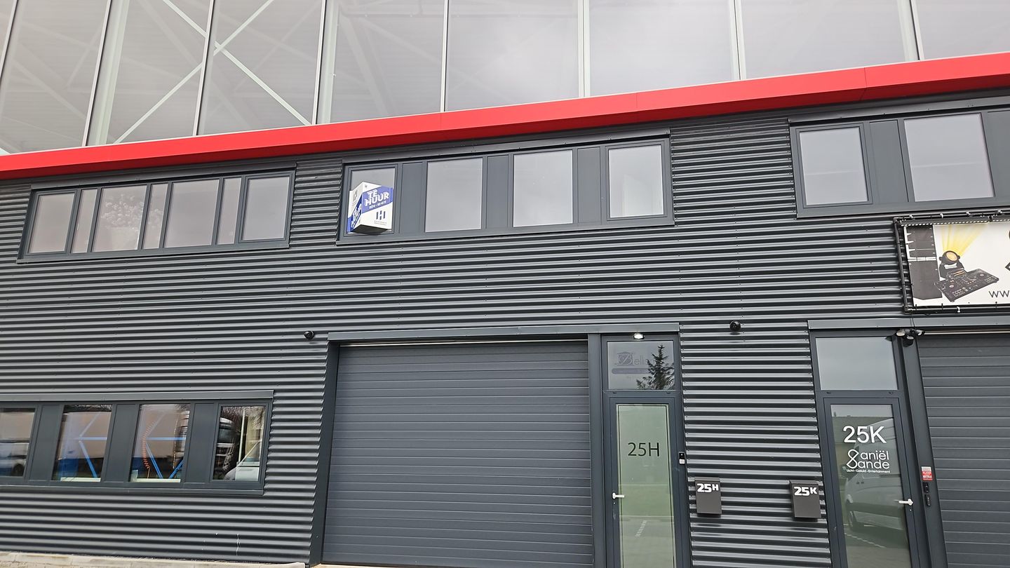 Bekijk foto 1 van Warmoezenierstraat 25