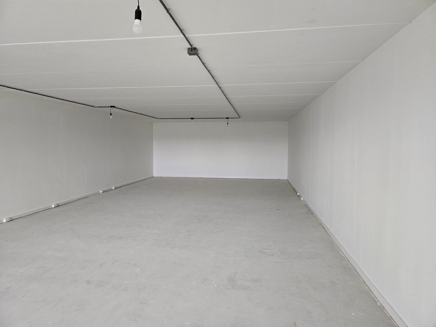 Bekijk foto 2 van Warmoezenierstraat 25