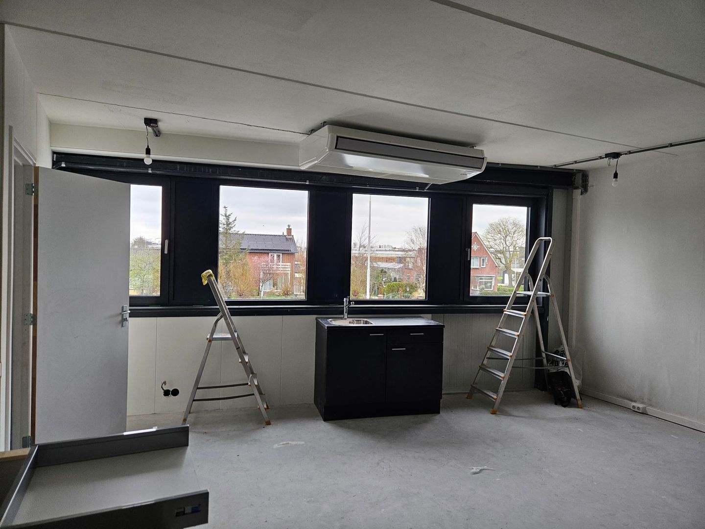 Bekijk foto 3 van Warmoezenierstraat 25