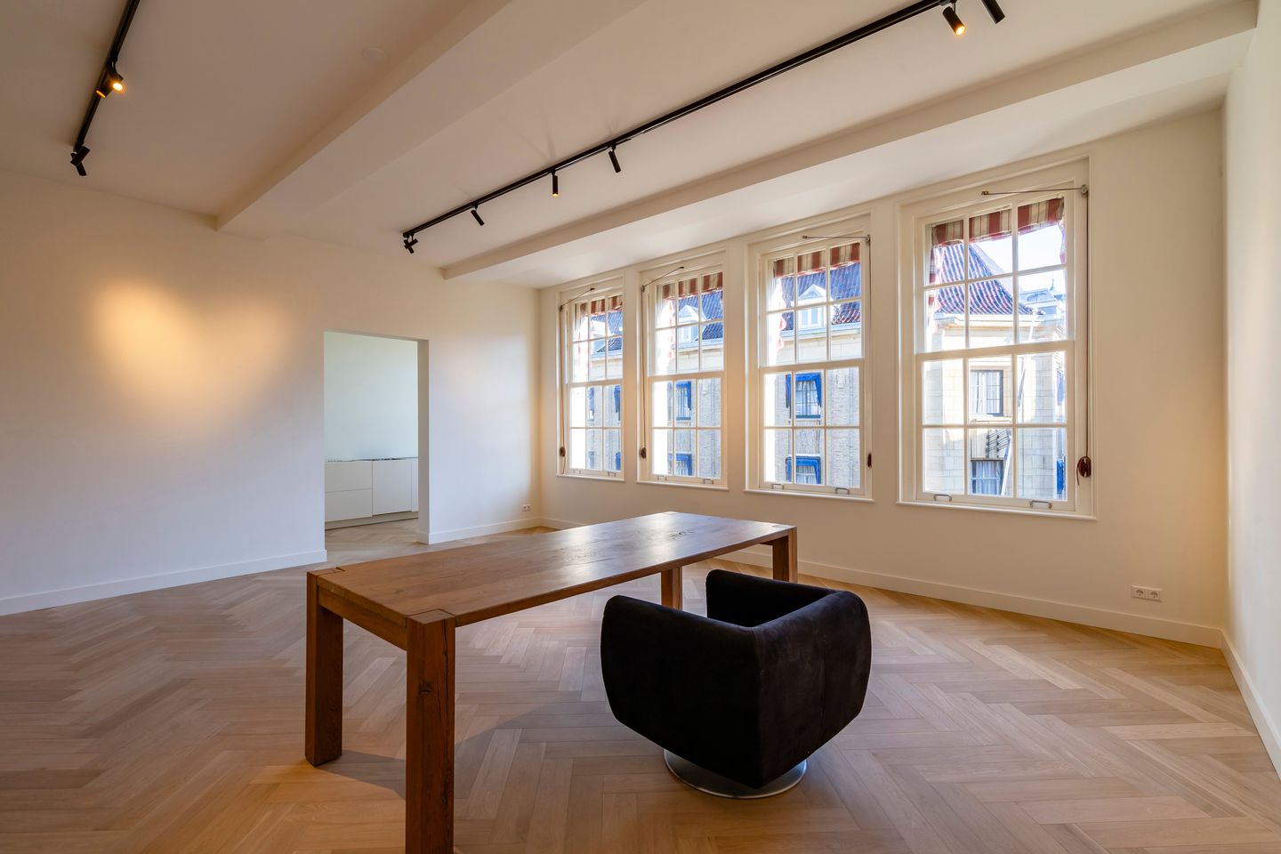 View photo 5 of Noordeinde 64-A