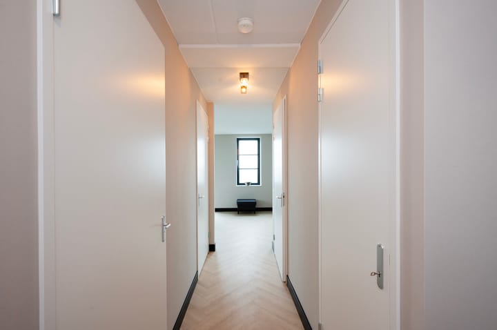 Photo 4 of Claes van Ruyvenstraat 6-G2