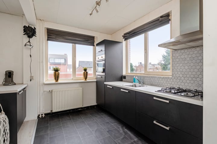 Foto 3 van Woeringenstraat 12