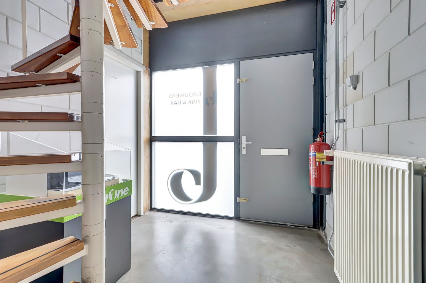 View photo 2 of Meridiaan 42-44