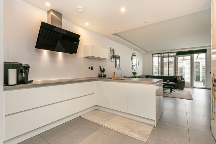 Photo 2 of Theo van Doesburgstraat 105