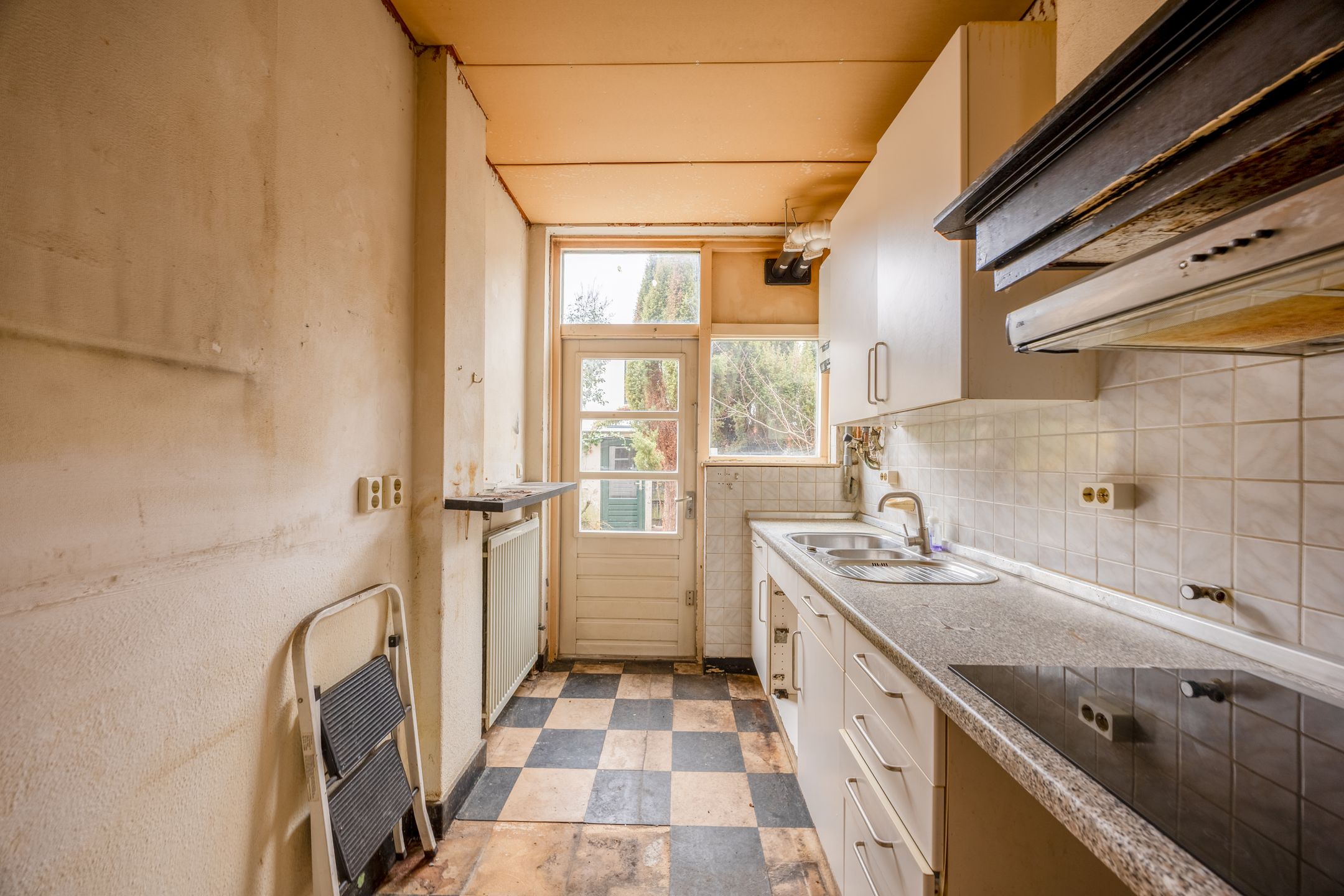 Foto 9 van van Heutszstraat 6