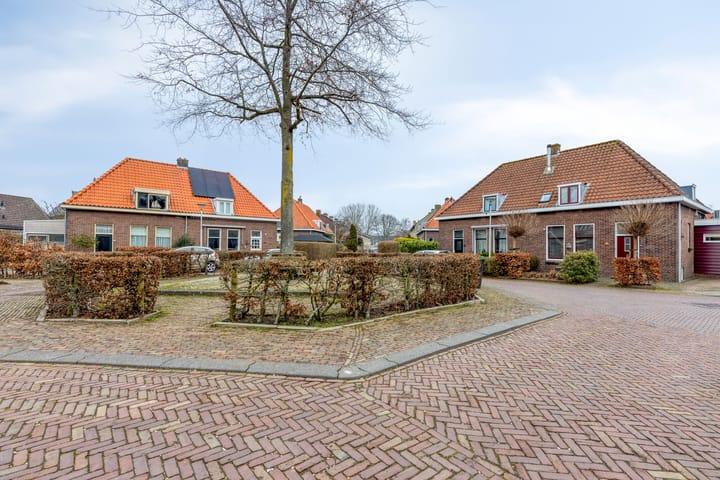 Photo 2 of Dr. Willem Vosstraat 36