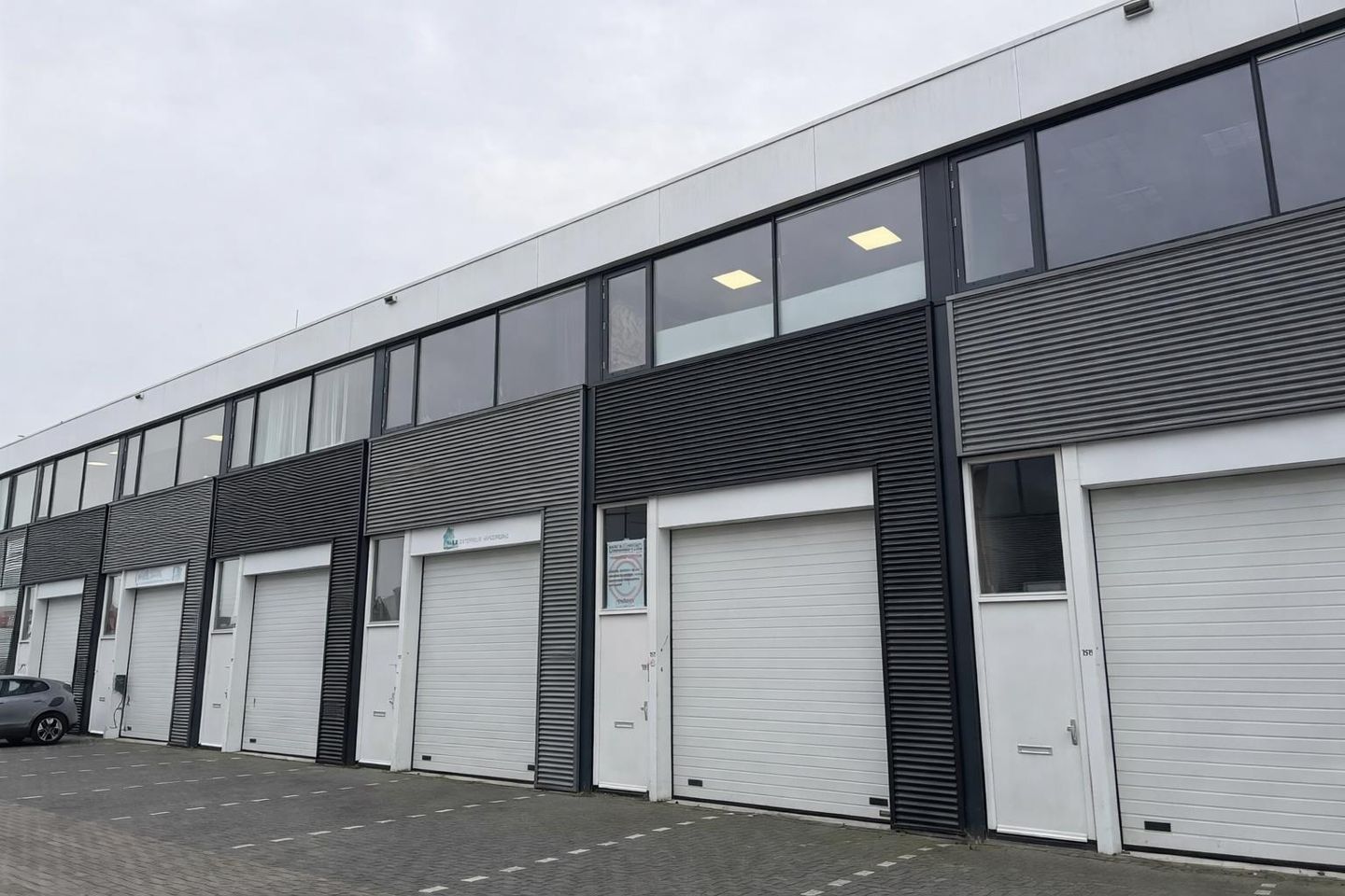 View photo 2 of Konijnenberg 157