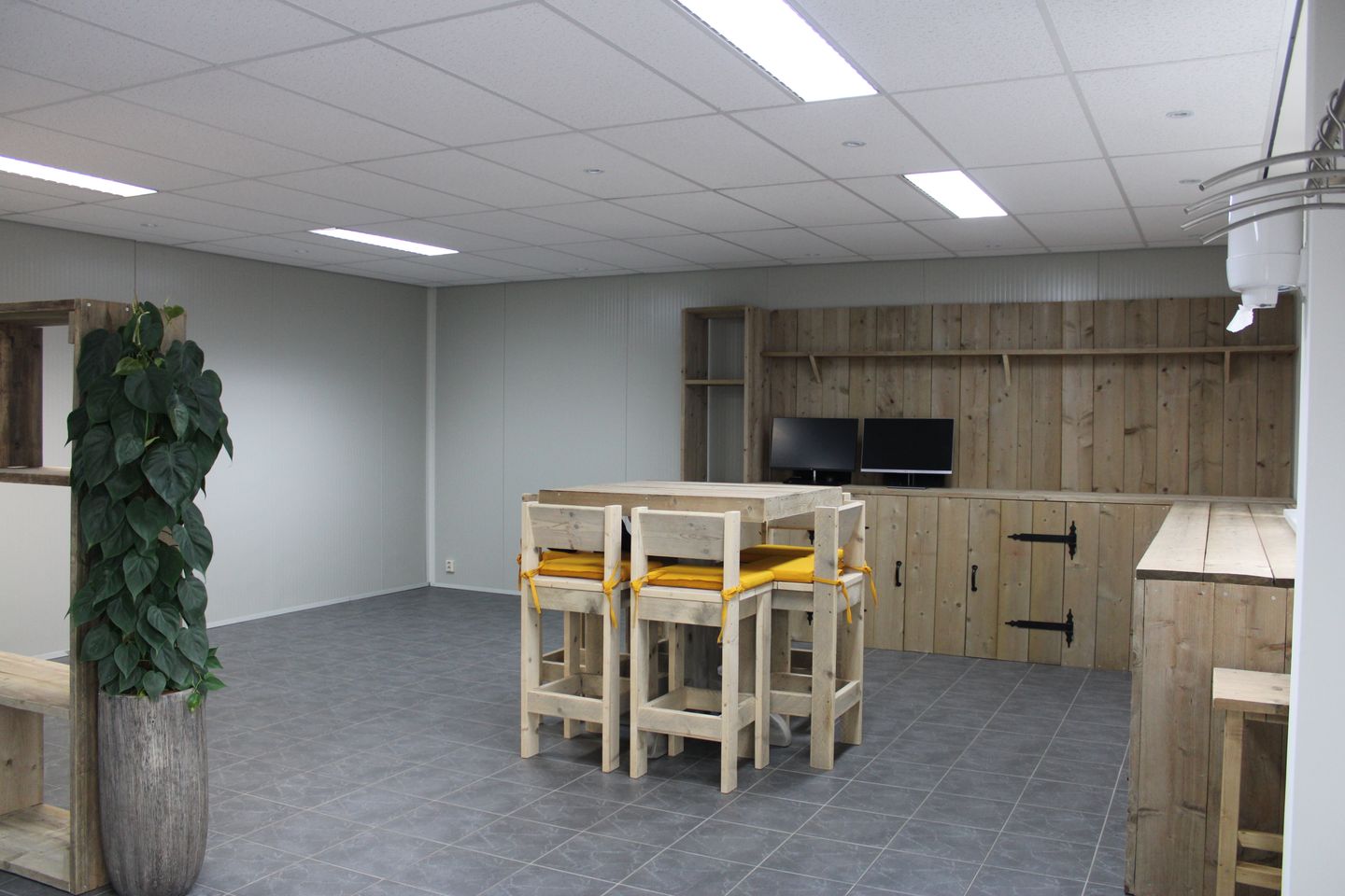 Bekijk foto 2 van Honderdland 251