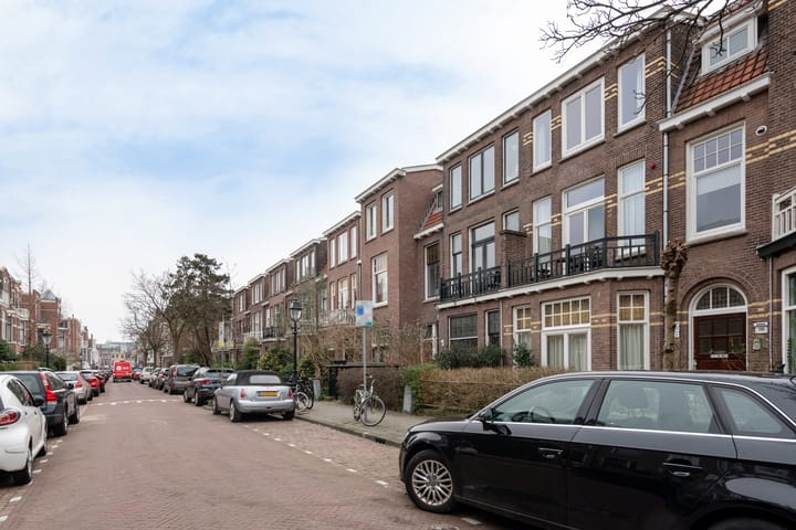 Photo 2 of Van Beverningkstraat 133-B