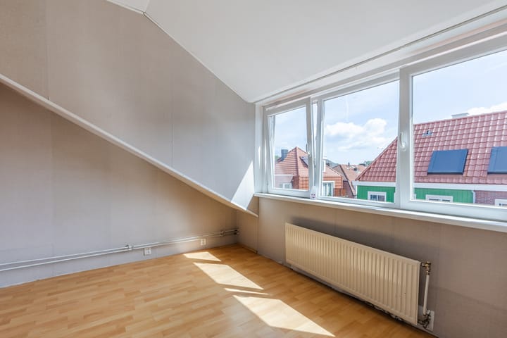 Photo 4 of Veeringstraat 32