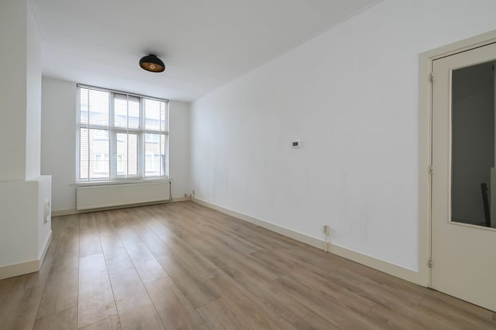 Photo 6 of van Naeltwijckstraat 72