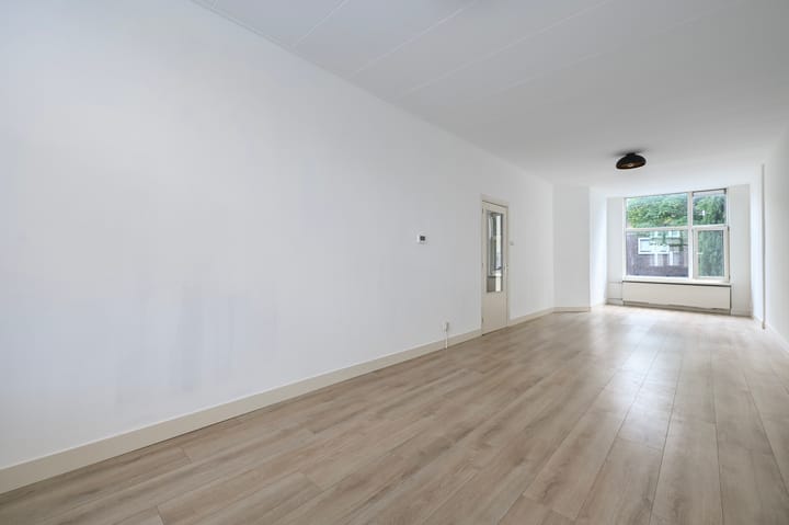 Photo 9 of van Naeltwijckstraat 72