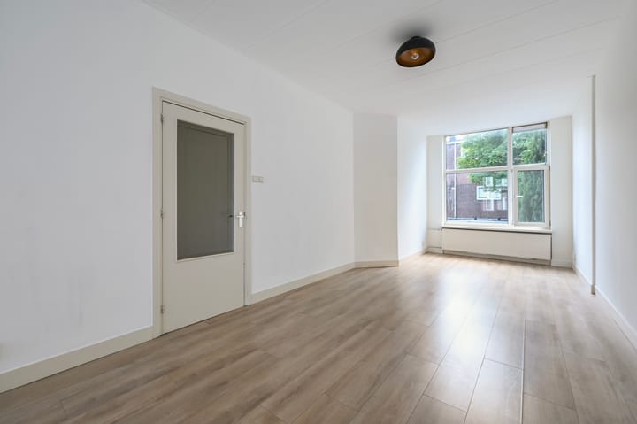 Photo 10 of van Naeltwijckstraat 72