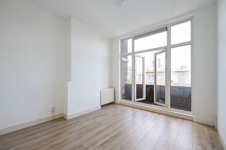 Photo 15 of van Naeltwijckstraat 72