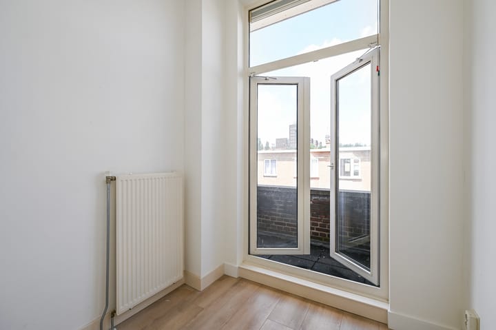 Photo 16 of van Naeltwijckstraat 72